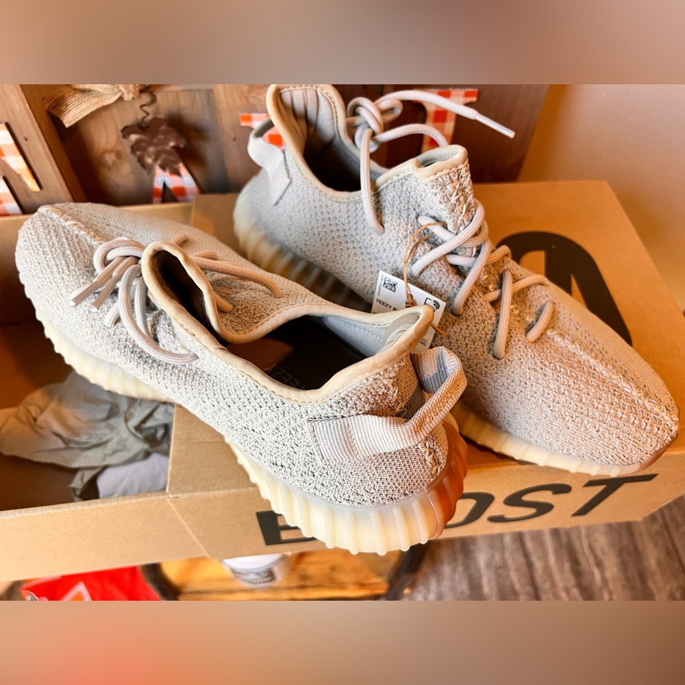 NWT! Yeezy Boost 300 size 10